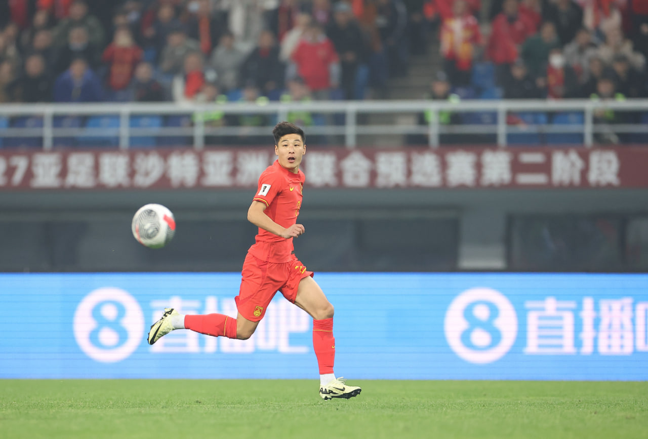 国足战日本首发曝光：武磊领衔锋线，后防阵容稳固